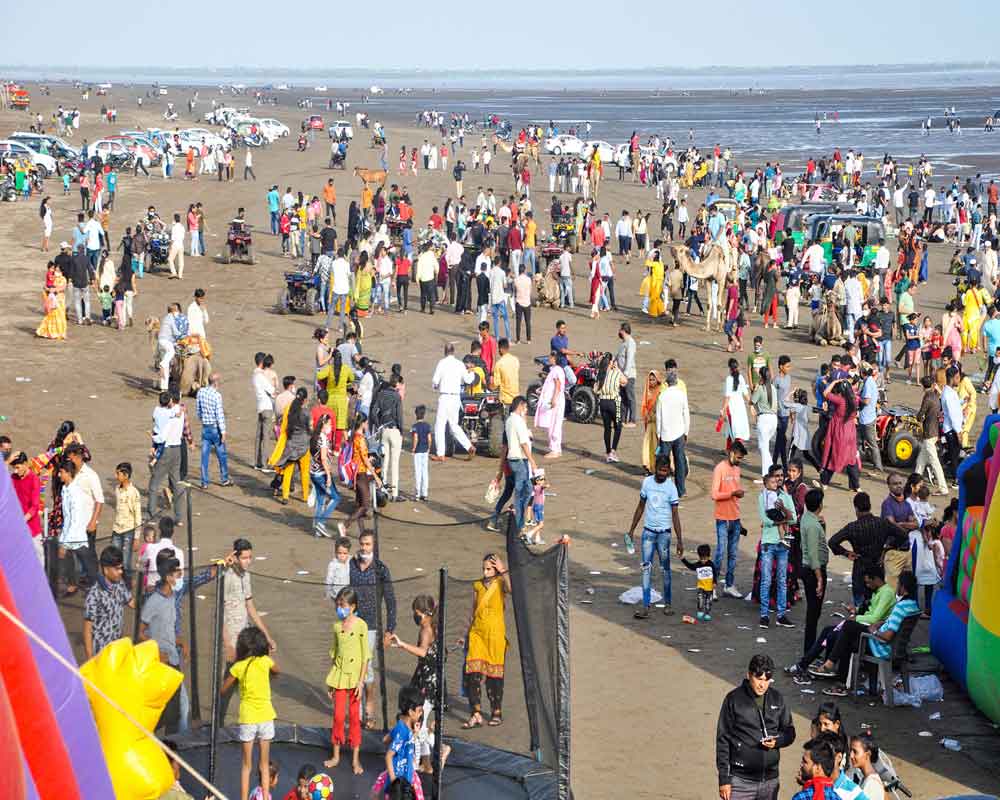 Dumas Beach Market, Surat